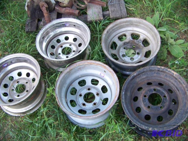 lot 33 image: Lot of 5 Racing Wheels