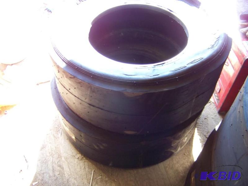 lot 46 image: 2 new Mickey Thompson Racing Slicks