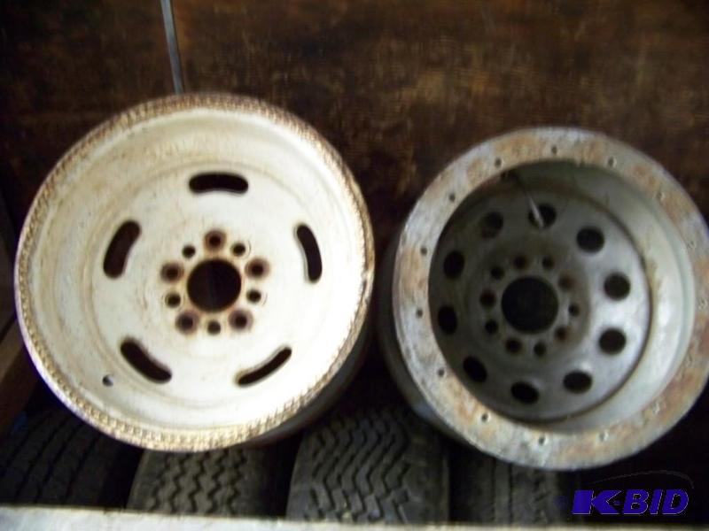 lot 47 image: 2 unilug racing wheels