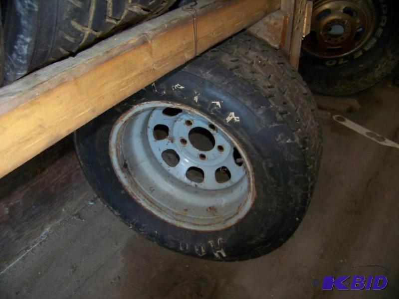 lot 51 image: Lot of 5 e mod style Hoosiers and racing rims