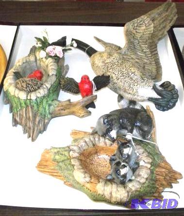 (3) Gift Pieces Display Items...