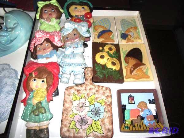 (11) Gift Pieces Display Items...