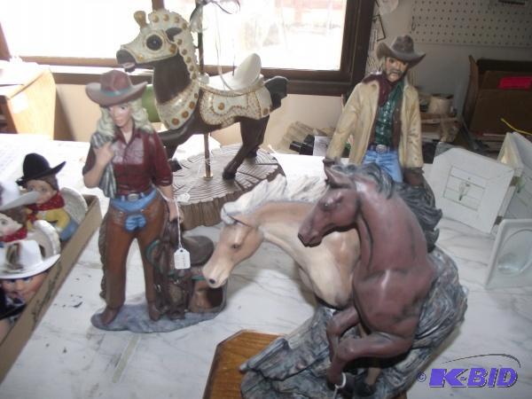 (4) Gift Pieces Display Items...
