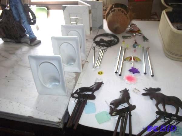 (11) Gift Pieces Display Items...