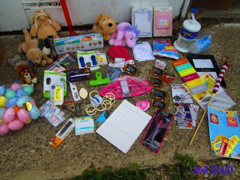huge lot of mixed wholesale items , kids, hou...
