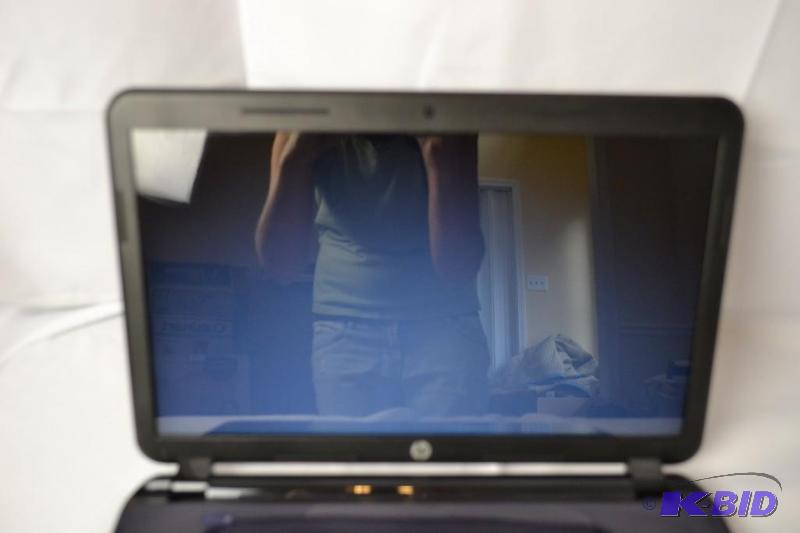 HP 15.6 4GB WINDOWS 8.1 LAPTOP