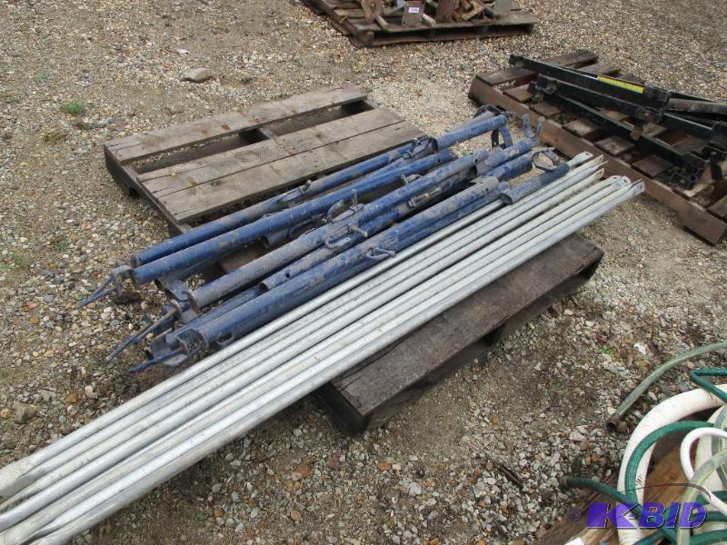 lot 100 image: Pallet of scaffolding railing pieces...