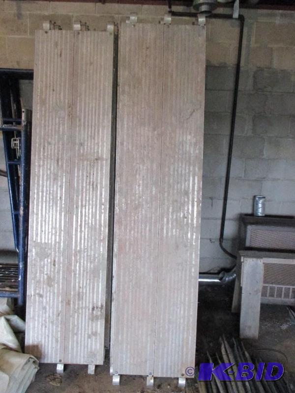 lot 117 image: All aluminum scaffolding plank...