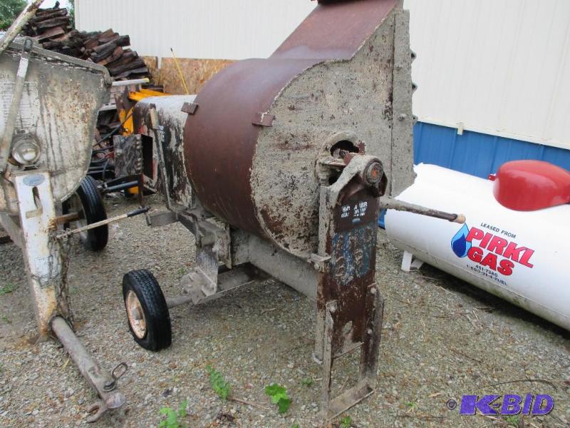 lot 12 image: Electric cement mixer. Works as it should. Co...