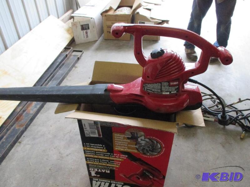 lot 122 image: Toro electric blower with all attachments...