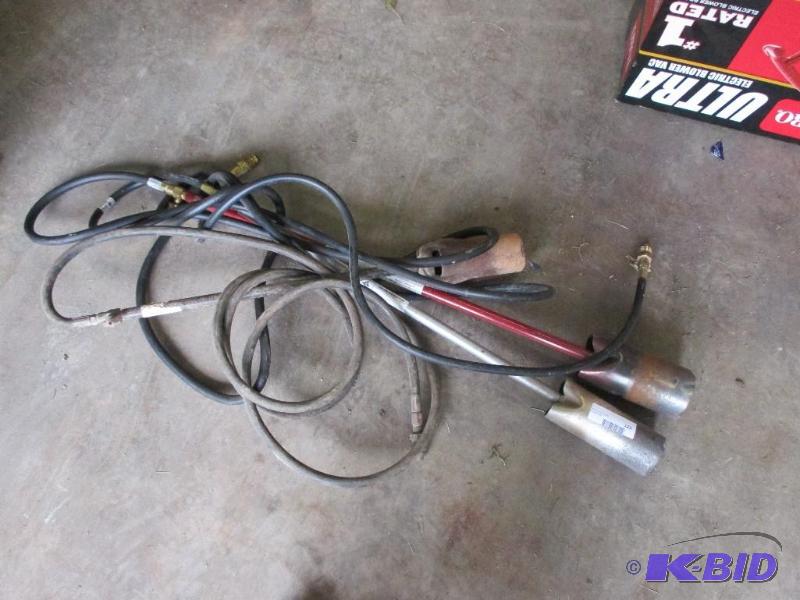 lot 123 image: Lot of torches...