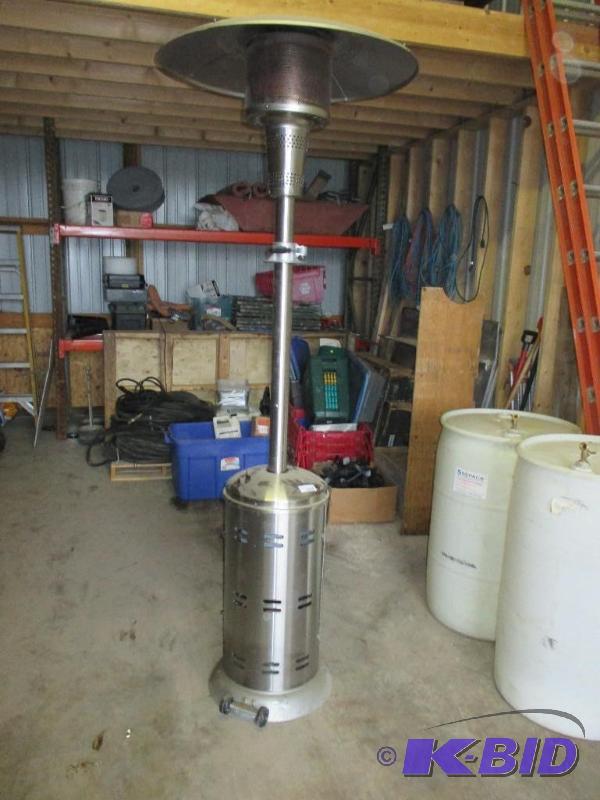 lot 128 image: Outdoor radiant patio heater...