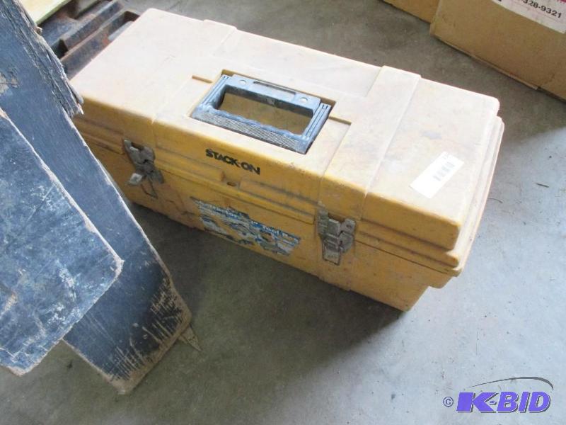 lot 136 image: Toolbox with cement tools...