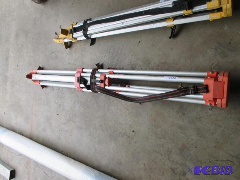 lot 139 image: Transit tripod...