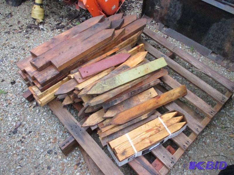 lot 14 image: Pallet of misc wood stakes...