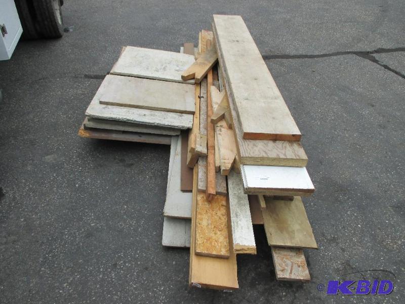 lot 156 image: Pile of misc lumber...