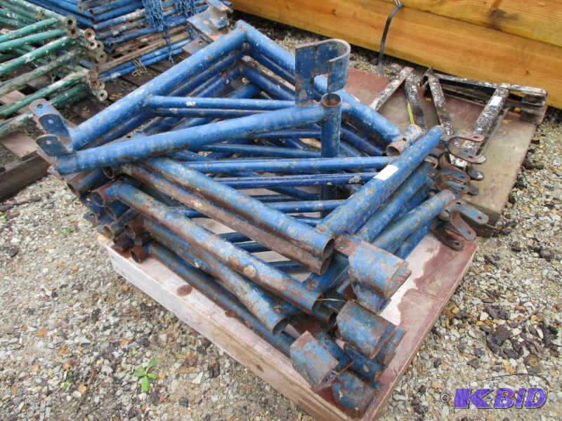 lot 18 image: Pallet of Scaffolding plank extensions...