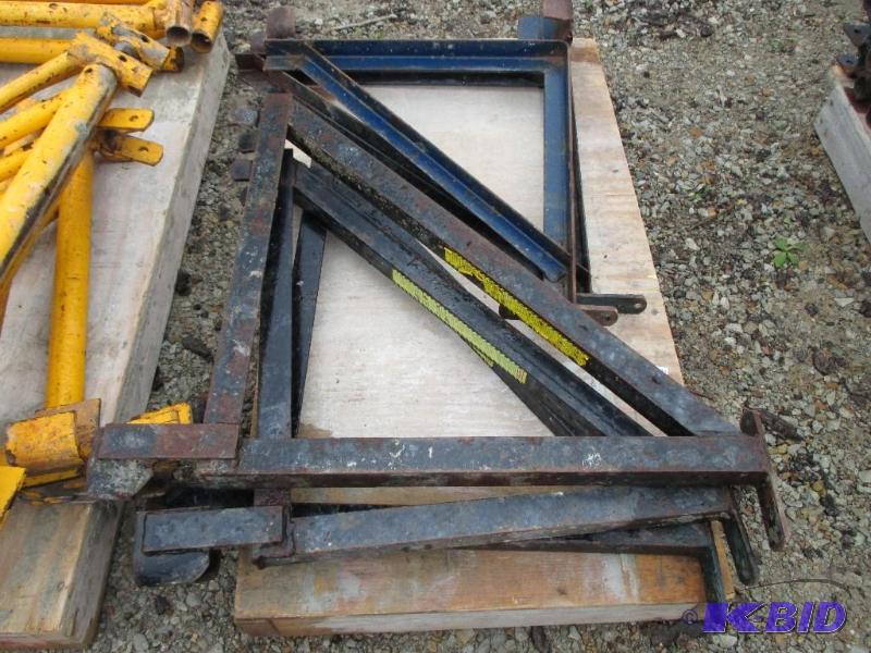 lot 19 image: Pallet of Scaffolding plank extensions...