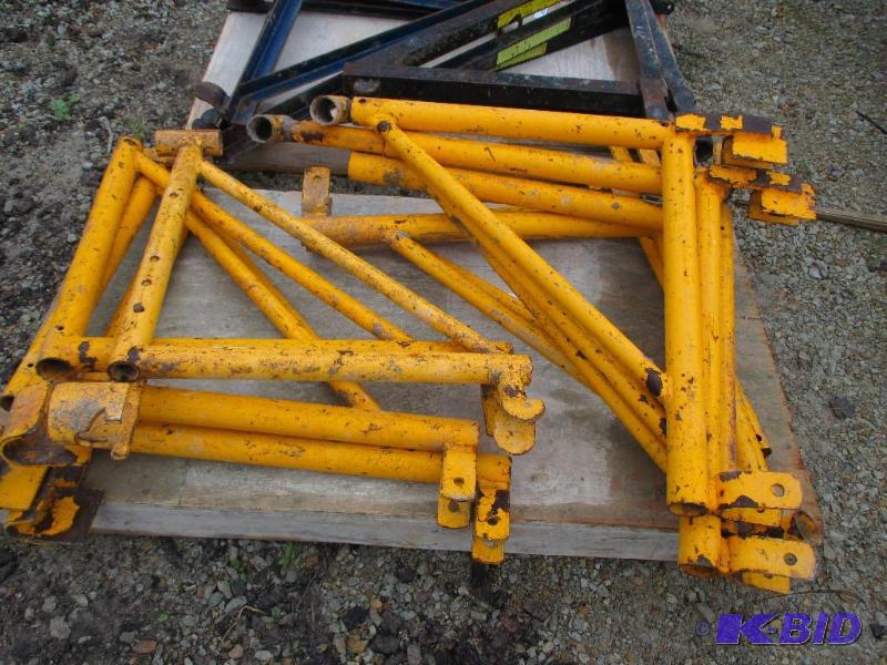 lot 20 image: Pallet of Scaffolding plank extensions...