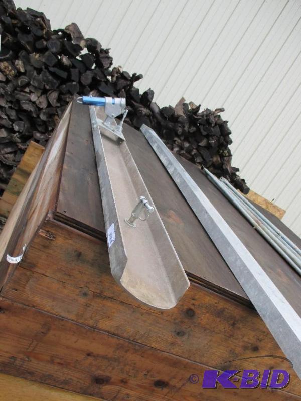lot 22 image: Heavy duty trowel, like new condition...