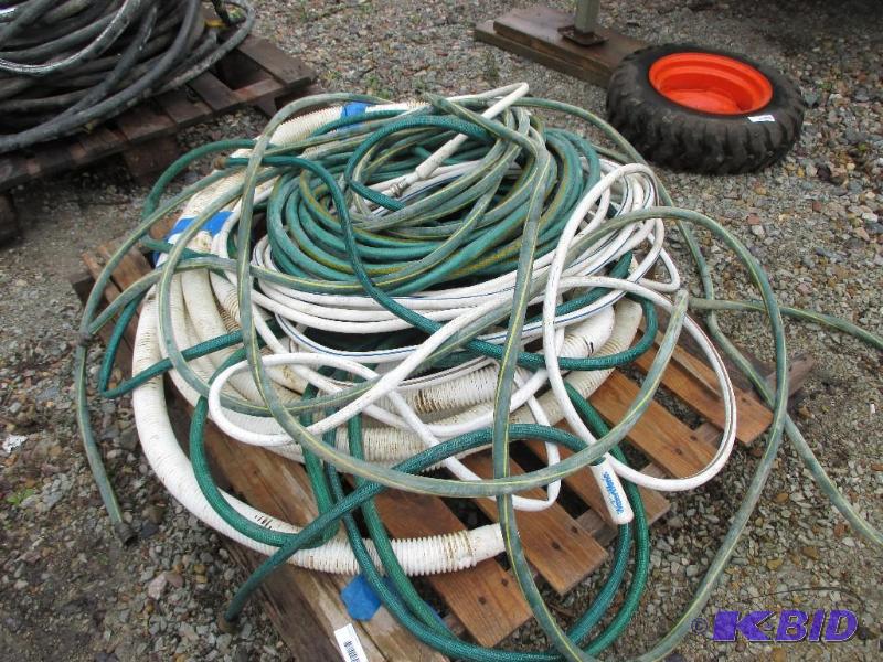 lot 26 image: Pallet of hoses...
