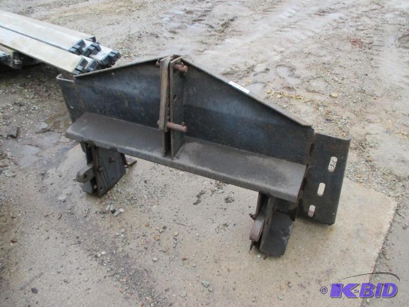 lot 30 image: Universal skidloader 3 point adaptor plate...