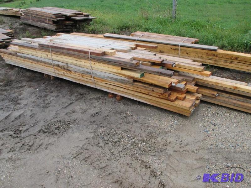 lot 36 image: Bundle of used 2 x 4s...