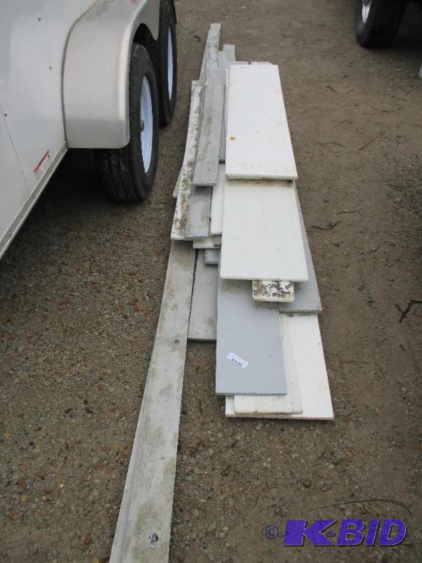 lot 39 image: Bundle flexible radius form pieces...
