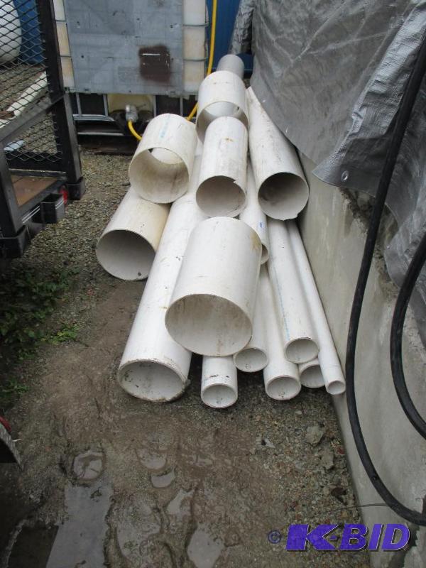 lot 40 image: Bundle of misc pvc pieces...