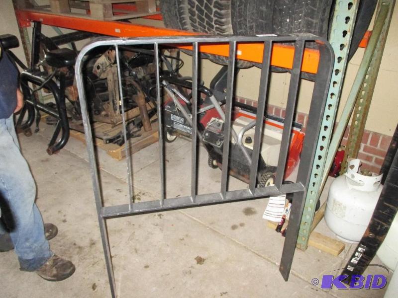lot 48 image: Forklift carriage upper extension. Brand new....