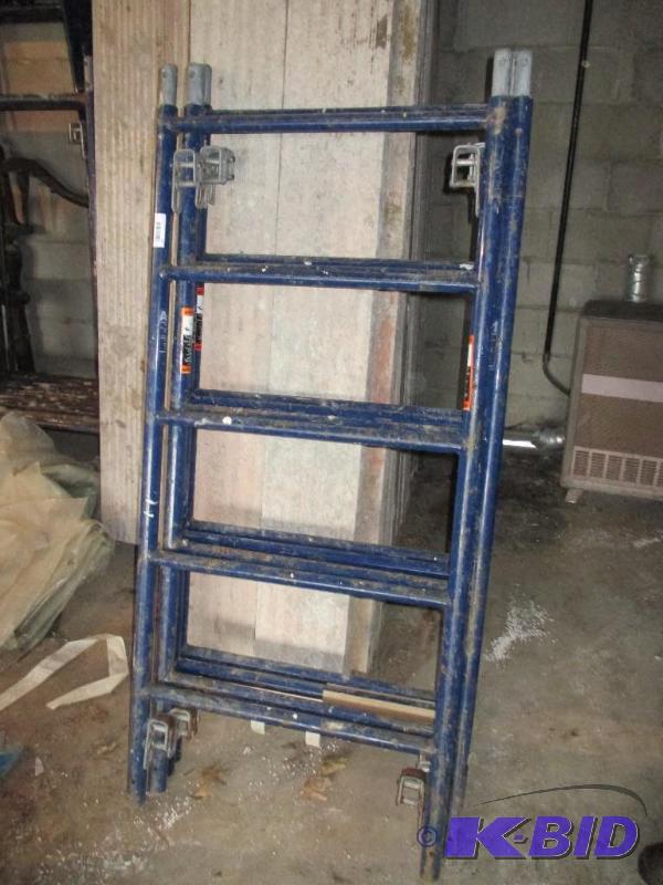 lot 57 image: 4 scaffolding ends with 4 crossbraces, 28&quo...