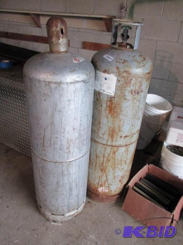 lot 58 image: 2 100 gallon LP cylinders both are about 34 ...