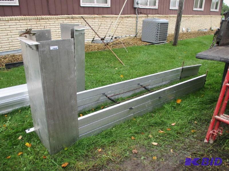 lot 98 image: Lot of aluminum EZ Footing cement form system...
