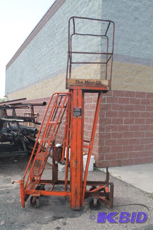 Hi - Jacker Manual Lift 300 LBS Capacity 15 F...