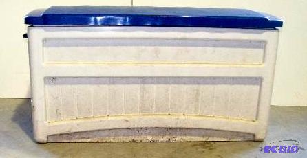 lot 186 image: Large Suncast&nbspOutdoor Storage Bin - 46&q...