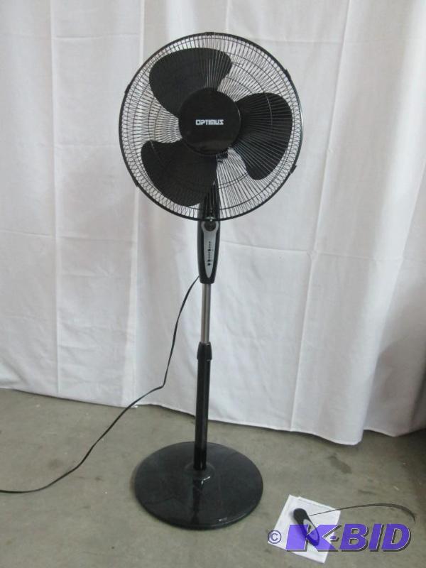lot 10 image: Optimus 16 Oscillating Pedestal Fan w Remote