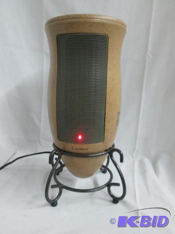 lot 16 image: Lasko Designer Series Oscillating Heater