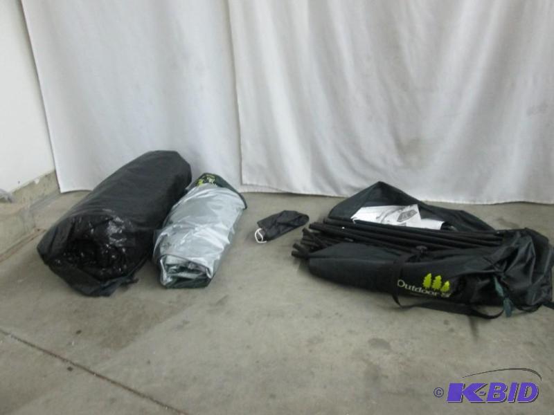 lot 3 image: Outdoor Spirit 20 x 12 Cabin Dome Tent