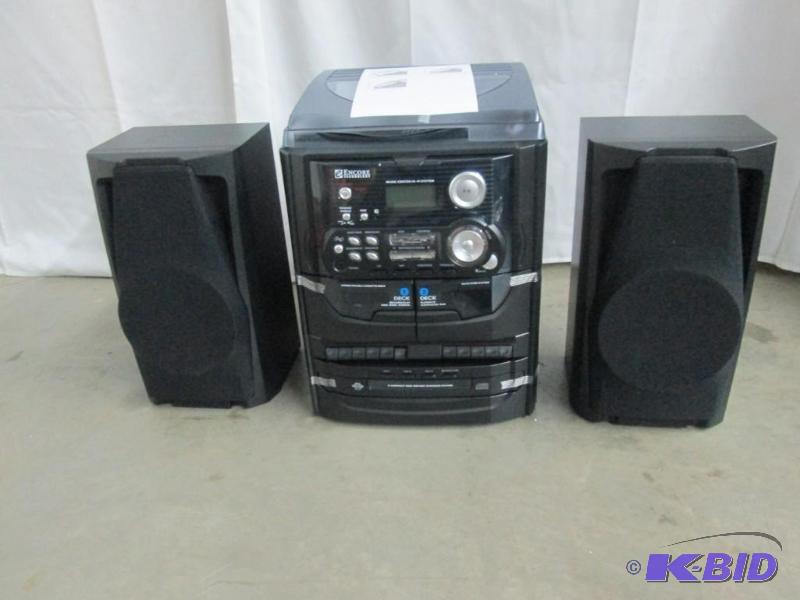 lot 5 image: Encore Technology 3-CD Turntable w Headphones