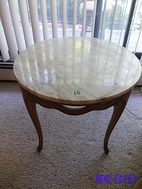 lot 10 image: 27" Round Marble Top Table...