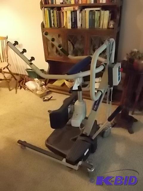 lot 2 image: InvaCare Reliant RPS350&nbspPower Lift With ...