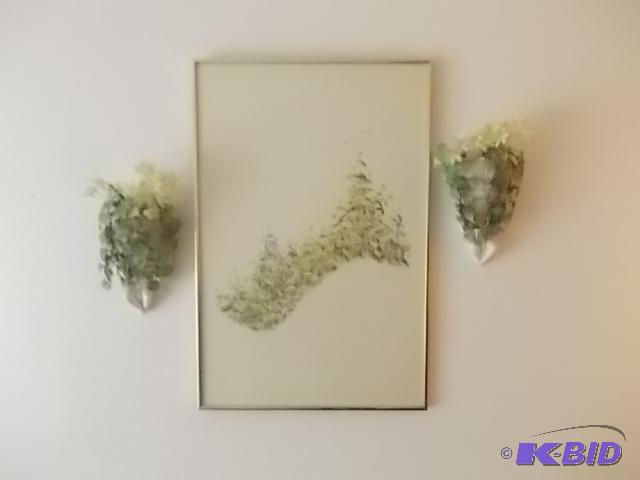 lot 24 image: Framed Daisy Picture With 2-Cherub Wall Sconc...
