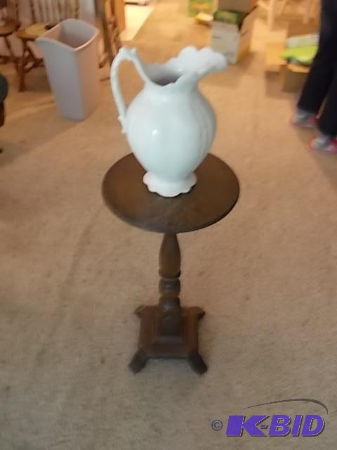 lot 32 image: Vintage Round TableFern Stand 31" Tall,...