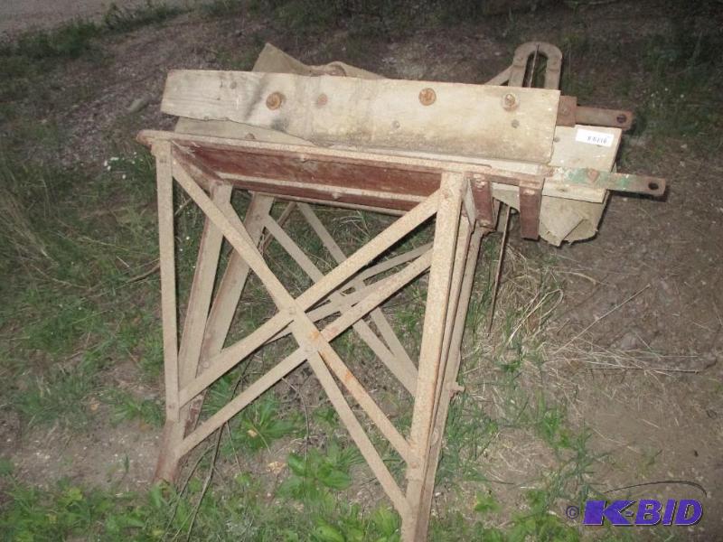 Vintage belt driven saw, belt included...