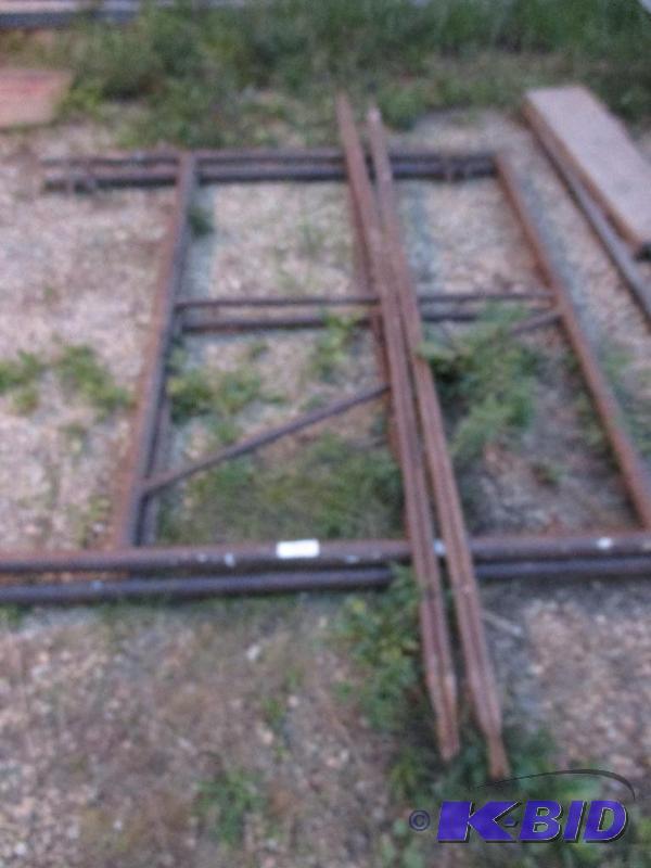 2 scaffolding ends, 2 braces...