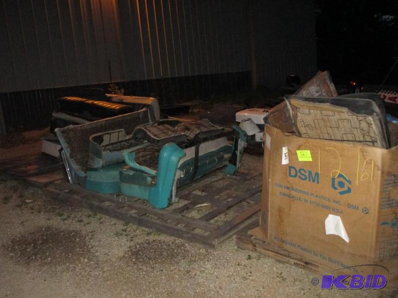 3 pallets of vintage car seats. mostly mopar ...