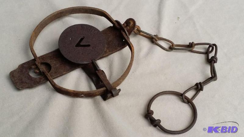 lot 21 image: Vintage animal trap stamped Oneida Jump Anima...