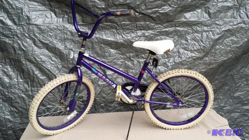 lot 23 image: Girls Purple Magna 12" Bike, seat has so...