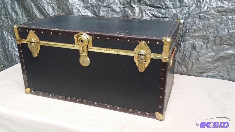 lot 26 image: Black trunk in great shape with good handles ...