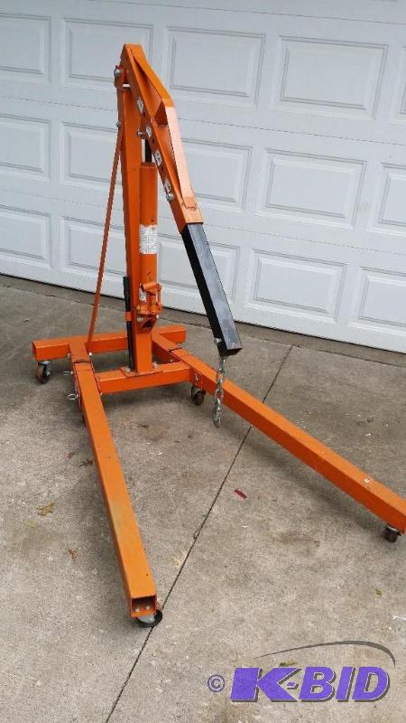 lot 28 image: 1 ton capacity Engine puller...